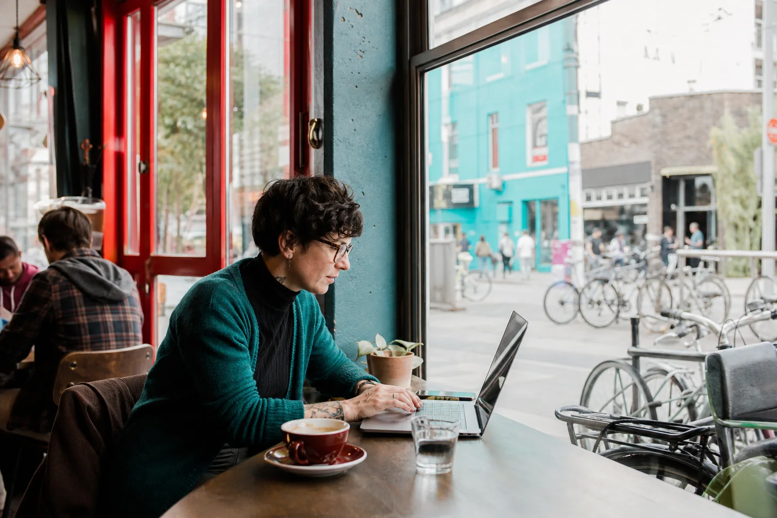 Realistic editorial lifestyle scene illustrating lifestyle blogs: how to build a reading list you trust